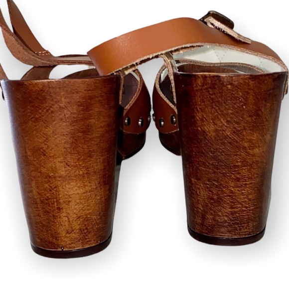 Italian Clog Sandals Womens Size 7 shoes Leather & wood - Picture 2 of 3